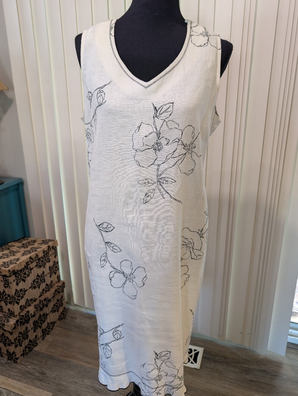 Norton McNaughton White and Black Linen Sleeveless Shift Dress